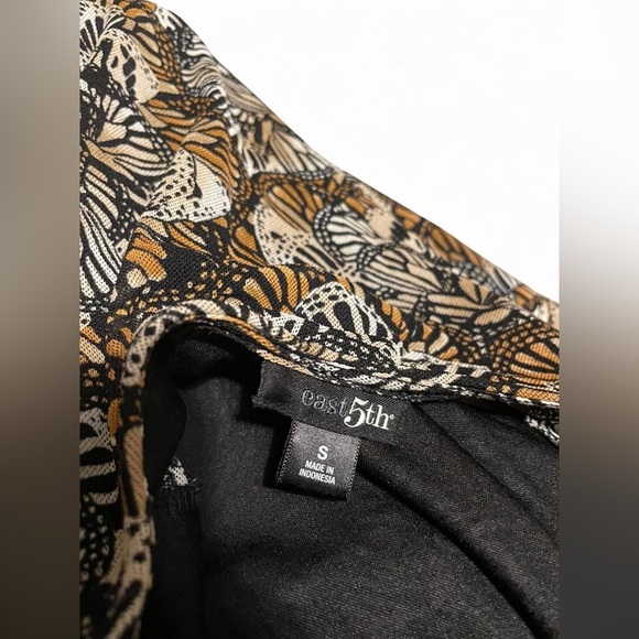 East 5th Floral Ruffle Blouse - Black and Brown - Picture 3 of 4